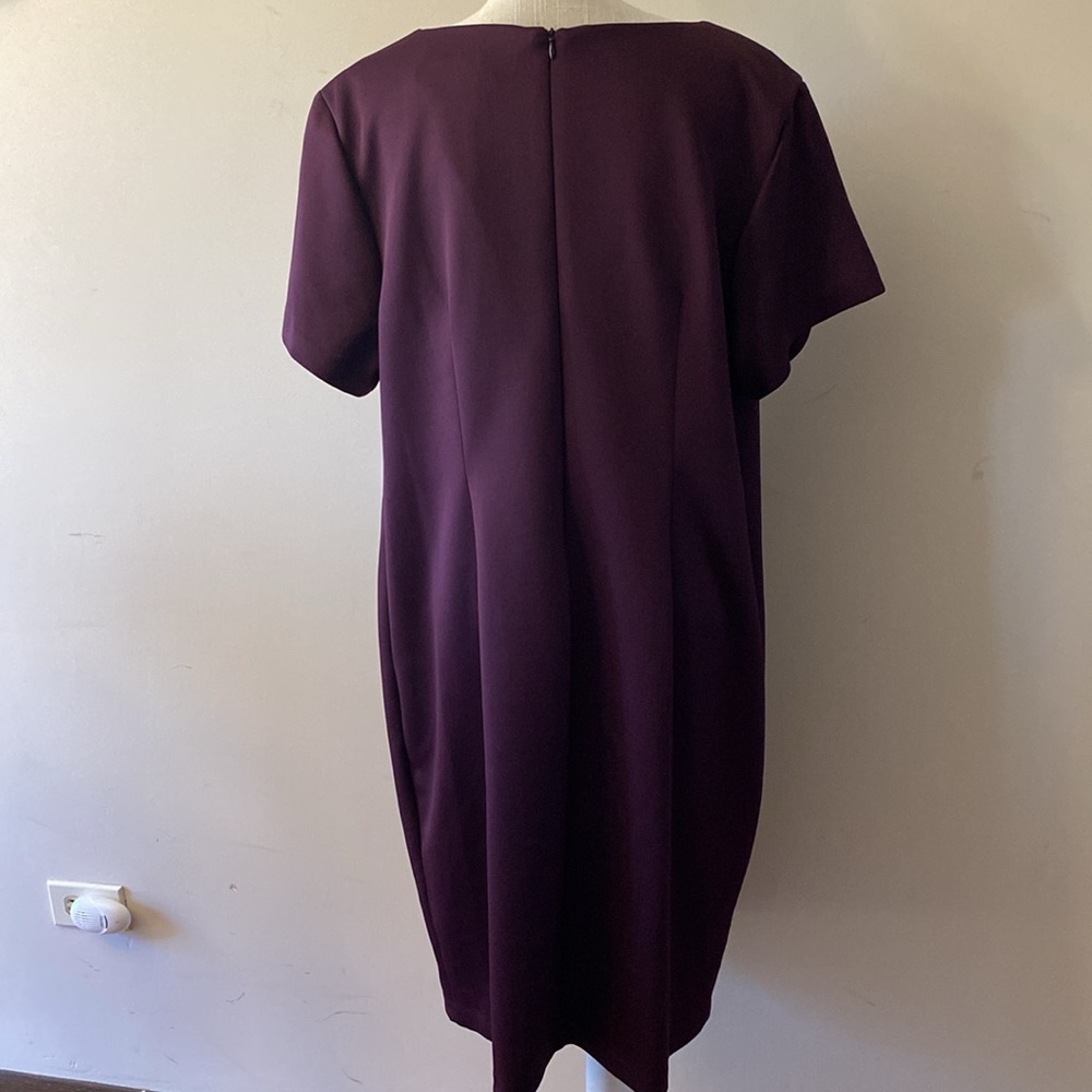 Connected Apparel womenâs plus size metallic lace sheath burgundy dress 20W - Picture 6 of 15